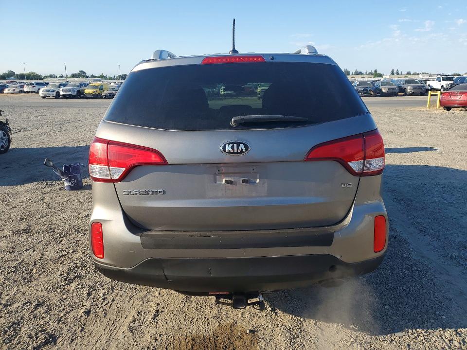 2015 Kia Sorento VIN 5XYKTDA72FG651295 COPART salvage auction — REAR END, Or - Dis/Dlr/Exp Only Clean Title, sold $1,850 on 2026-07-17 (photo 6)
