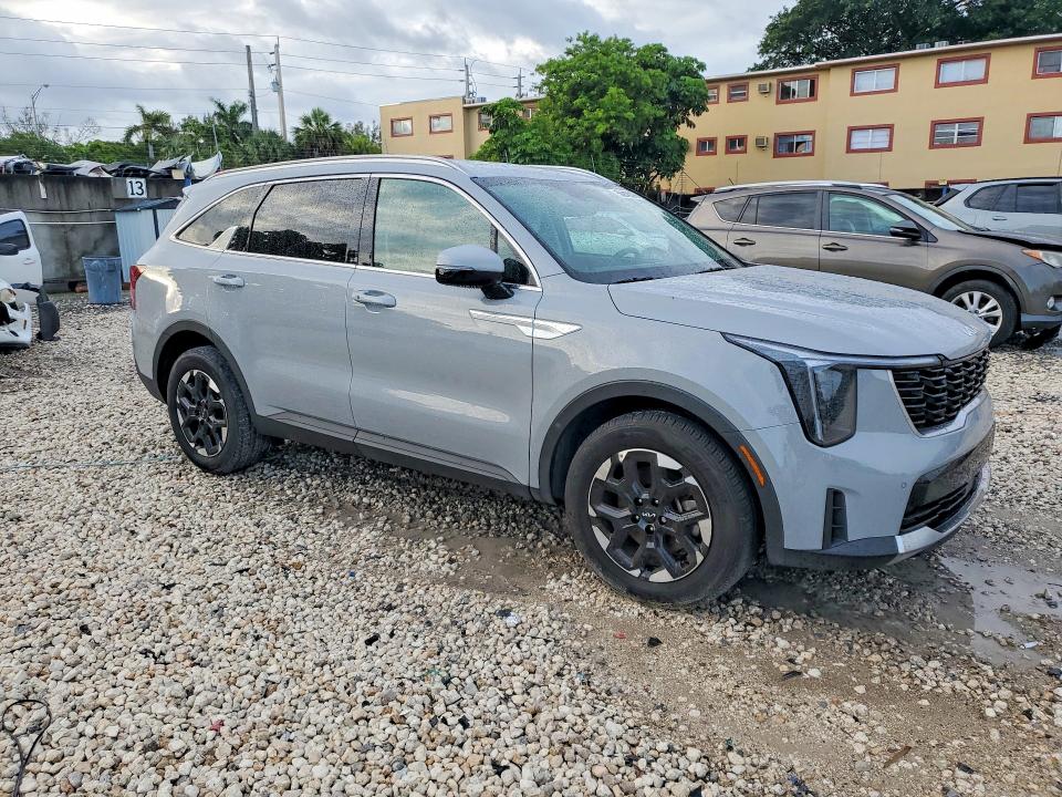2025 Kia Sorento VIN 5XYRL4JC0SG378363 COPART salvage auction — SIDE, Fl - Cert Of Title Slvg Rebuildable, sold $10,200 on 2026-07-28 (photo 4)