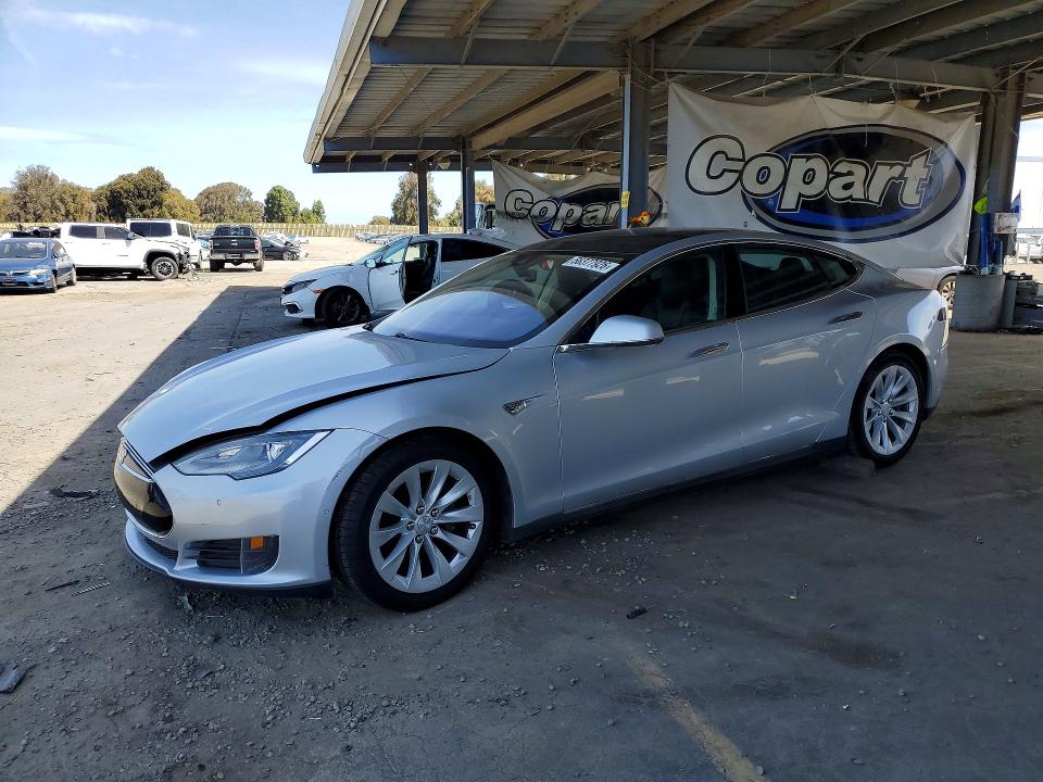 2015 Tesla Model s VIN 5YJSA1E16FF116097 — COPART salvage auction photo