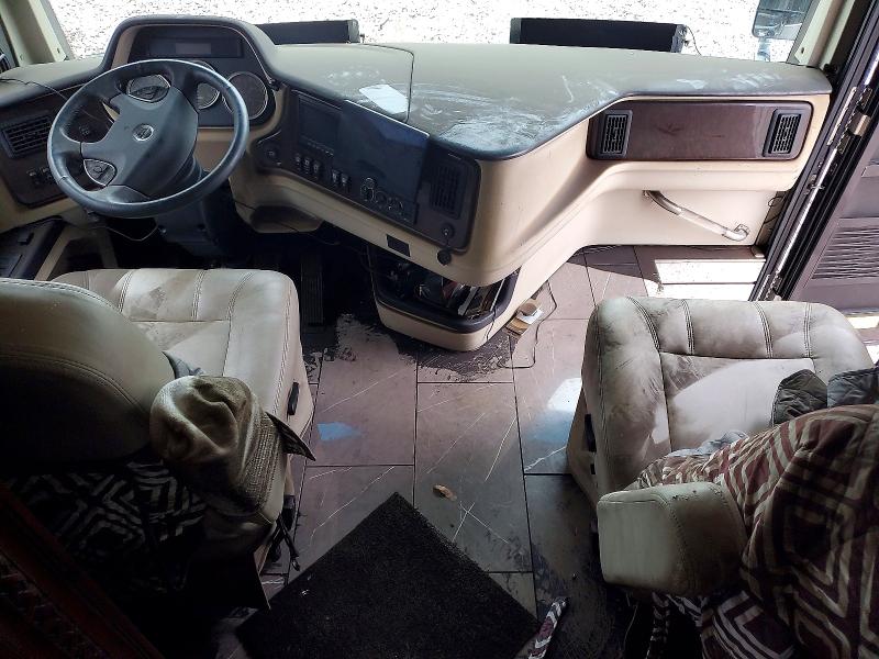 2018 Freightliner Xc chassis VIN 4UZACGFC5JCJP6642 COPART salvage auction — BURN, MN - CERT OF TITLE-SALVAGE, sold $80 on 2026-09-07 (photo 5)
