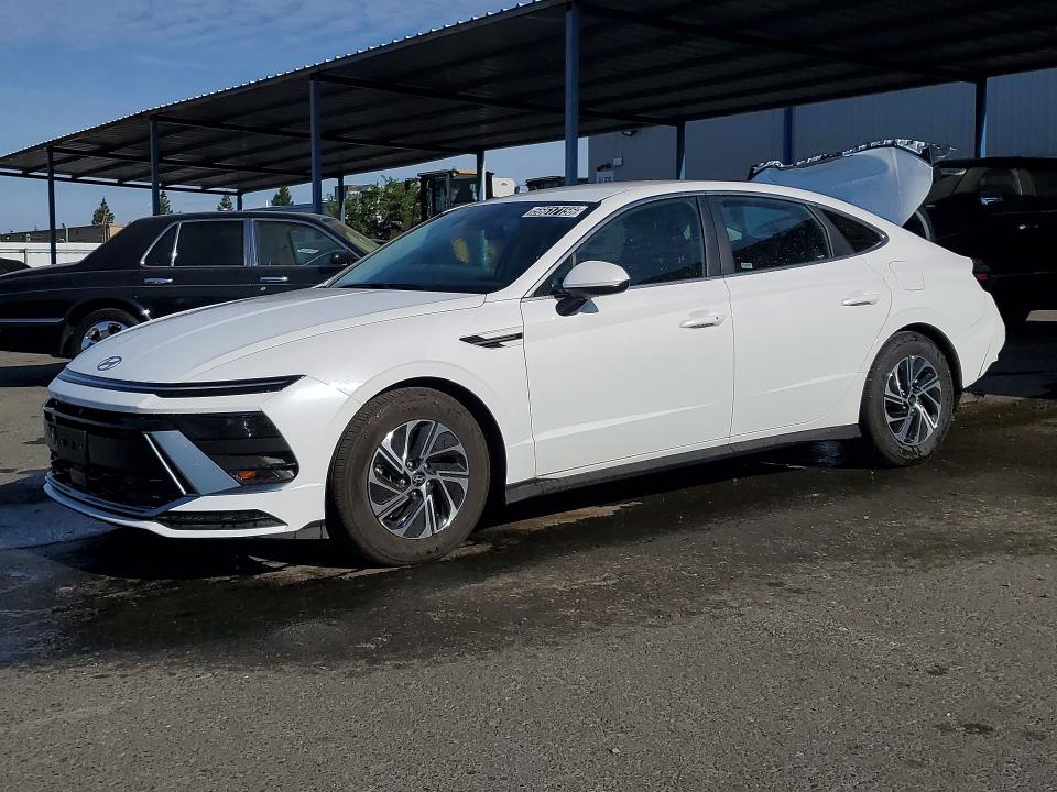 2026 Hyundai Sonata hybrid VIN KMHL24JJ4TA151942 — COPART salvage auction photo