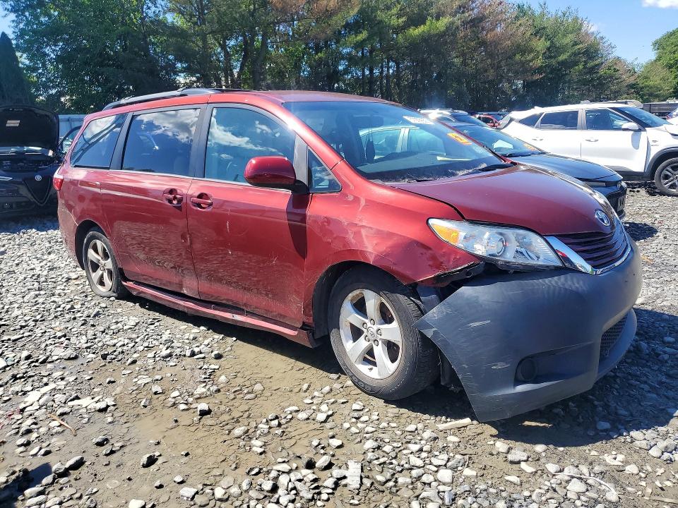 2017 Toyota Sienna VIN 5TDKZ3DC3HS772408 COPART salvage auction — BIOHAZARD/CHEMICAL, Ny - Certificate Of Title, sold $2,100 on 2026-07-13 (photo 4)