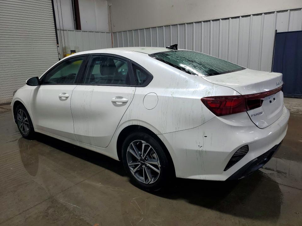 2024 Kia Forte VIN 3KPF24AD0RE811315 COPART salvage auction — MINOR DENT/SCRATCHES, MI - CERTIFICATE OF TITLE, sold $11,100 on 2026-07-16 (photo 2)