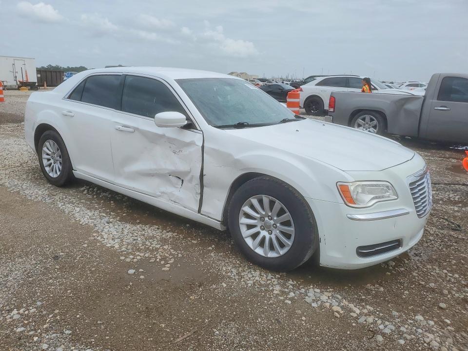 2014 Chrysler VIN 2C3CCAAG8EH190062 COPART salvage auction — SIDE, Tx - Salvage Vehicle Title, sold $2,600 on 2026-07-02 (photo 4)