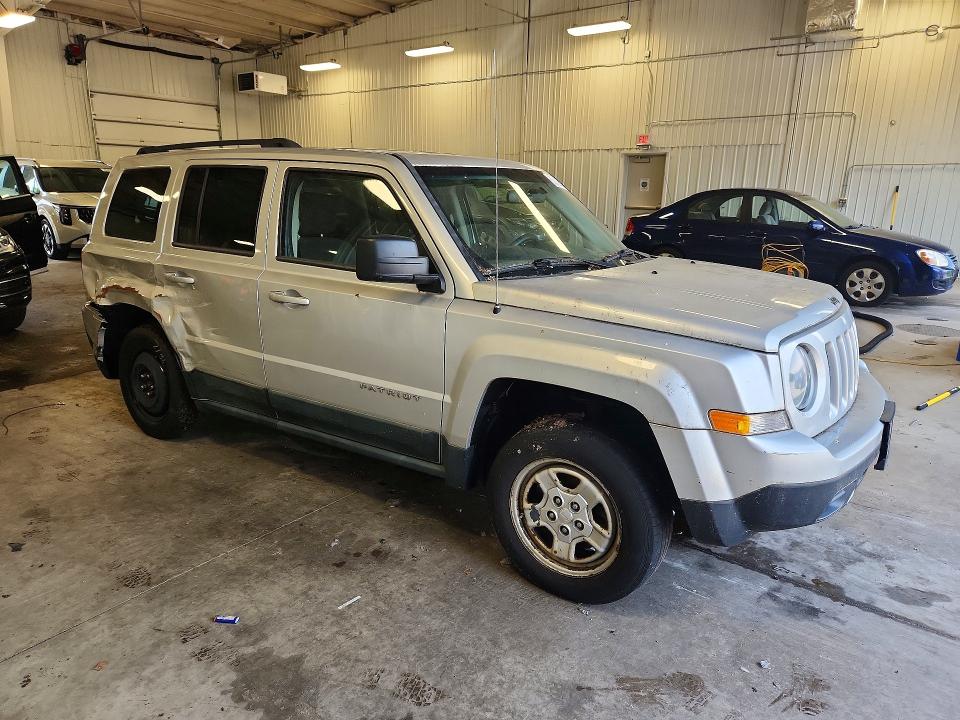 2011 Jeep Patriot VIN 1J4NF1GB9BD258587 COPART salvage auction — SIDE, Mn - Certificate Of Title, sold $654 on 2026-07-02 (photo 4)