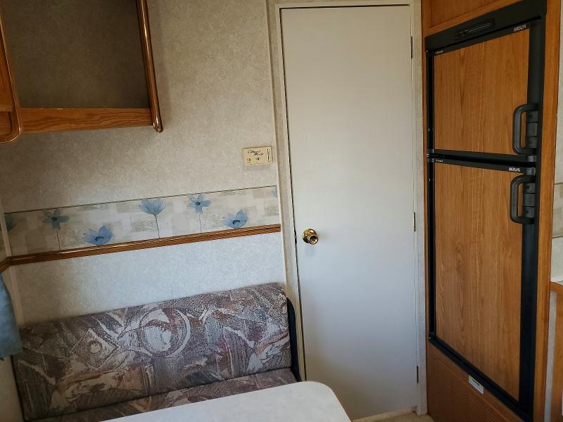 2003 Prowler Travel trailer VIN 1EC1J252031589681 COPART salvage auction — ROOF, CA - SALVAGE CERTIFICATE, sold $25 on 2026-07-09 (photo 8)