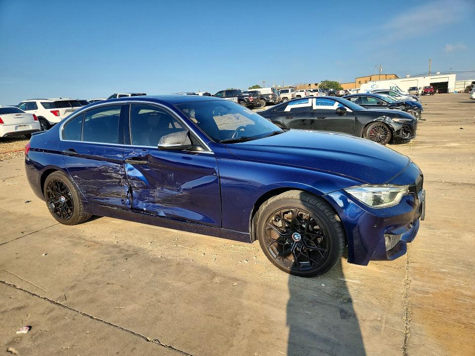 2018 BMW 3er VIN WBA8B9G57JNU98945 COPART salvage auction — SIDE, Tx - Salvage Vehicle Title, sold $6,700 on 2026-07-02 (photo 4)