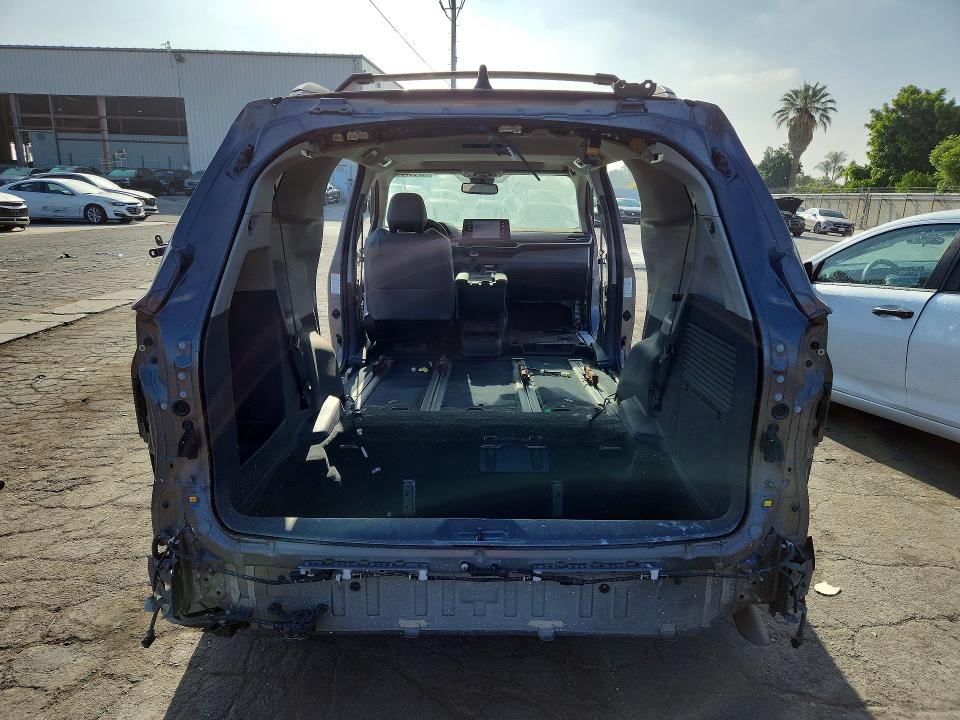 2023 Toyota Sienna VIN 5TDYRKEC4PS146299 COPART salvage auction — STRIPPED, CA - SALVAGE CERTIFICATE, sold $6,000 on 2026-07-28 (photo 6)