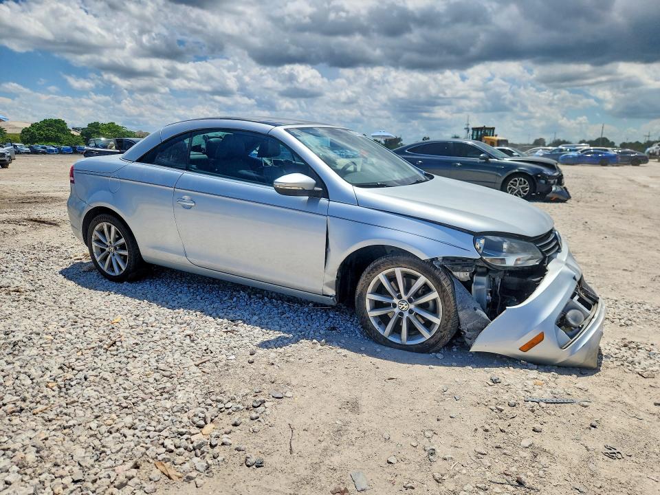 2015 Volkswagen Eos VIN WVWBW8AH4FV000038 COPART salvage auction — FRONT END, Fl - Cert Of Title Slvg Rebuildable, sold $1,300 on 2026-07-14 (photo 4)