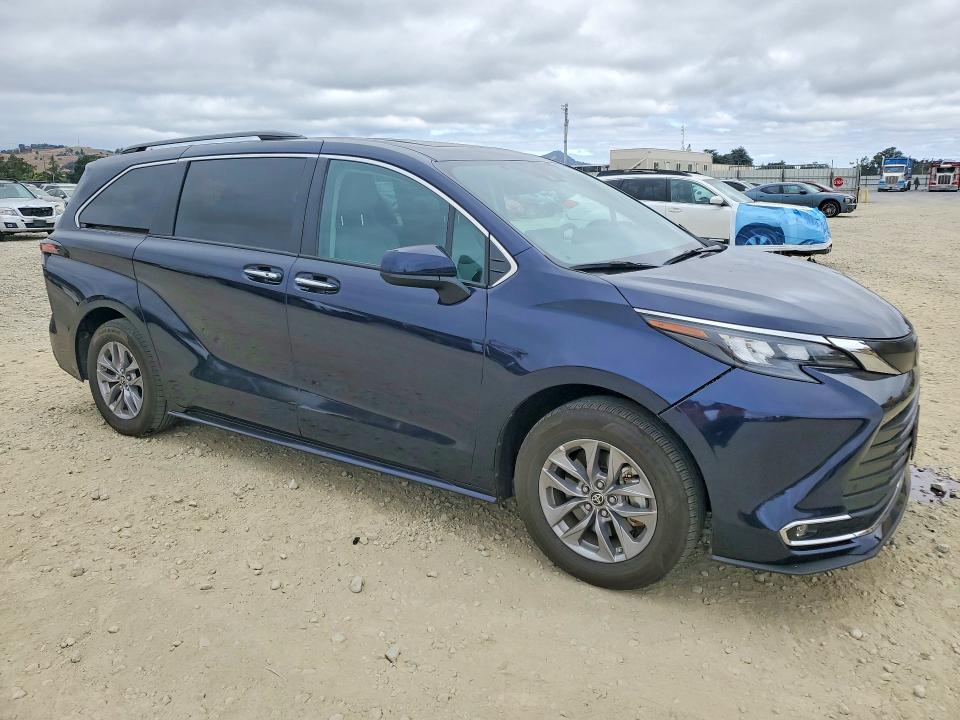 2024 Toyota Sienna VIN 5TDYRKEC7RS214727 COPART salvage auction — FRONT END, Salvage Title, sold $17,400 on 2026-07-23 (photo 4)