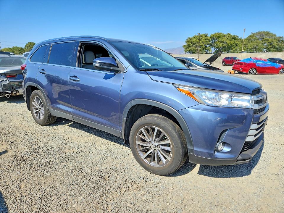 2019 Toyota Highlander VIN 5TDKZRFH4KS323127 COPART salvage auction — SIDE, CA - SALVAGE CERTIFICATE, sold $8,100 on 2026-07-31 (photo 4)