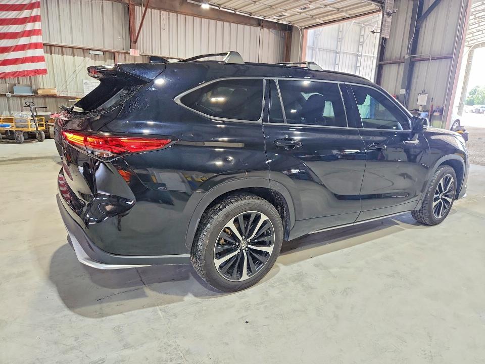 2022 Toyota Highlander VIN 5TDLZRAH5NS136219 COPART salvage auction — HAIL, Salvage Title, sold $5,000 on 2026-07-29 (photo 3)