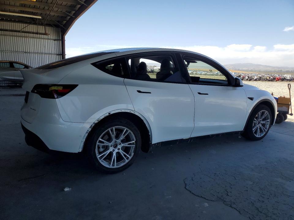 2022 Tesla Model y VIN 7SAYGDEE3NF354195 COPART salvage auction — REAR END, Salvage Title, sold $15,600 on 2026-07-13 (photo 3)
