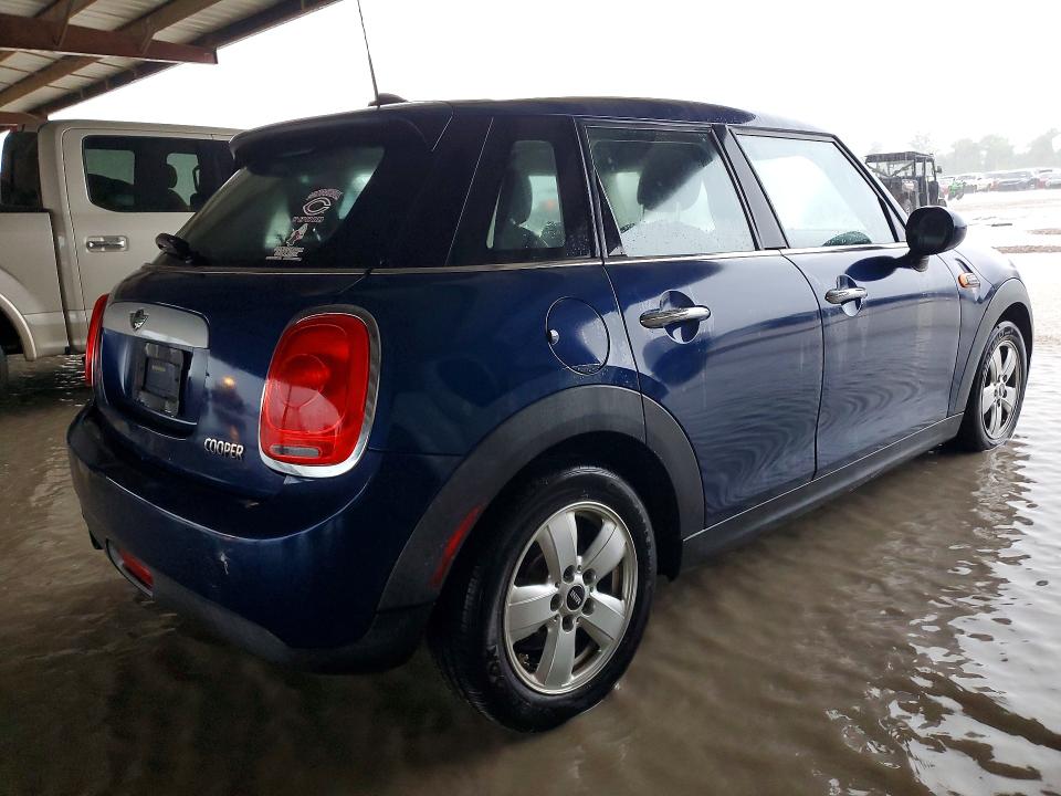 2015 Mini Cooper VIN WMWXS5C59FT833071 COPART salvage auction — MINOR DENT/SCRATCHES, Tx - Certificate Of Title, sold $575 on 2026-07-28 (photo 3)