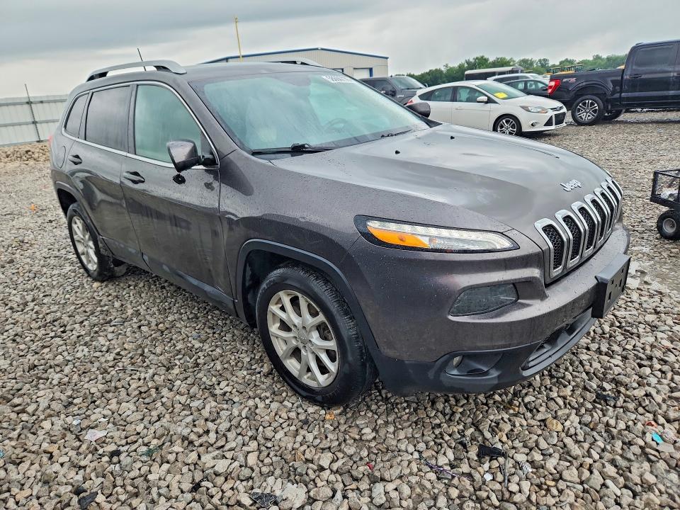 2016 Jeep Cherokee VIN 1C4PJLCB8GW136586 COPART salvage auction — HAIL, Wv - Salvage Certificate, sold $1,050 on 2026-07-22 (photo 4)