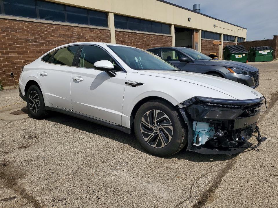 2026 Hyundai Sonata hybrid VIN KMHL24JJ8TA161969 COPART salvage auction — UNDERCARRIAGE, Il - Salvage Certificate, sold $5,600 on 2026-07-20 (photo 4)