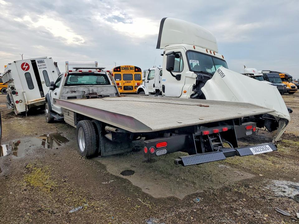 2019 Ford F-550 super duty VIN 1FDUF5GT2KEG28950 COPART salvage auction — NORMAL WEAR, Il - Certificate Of Title, sold $21,000 on 2026-07-07 (photo 2)