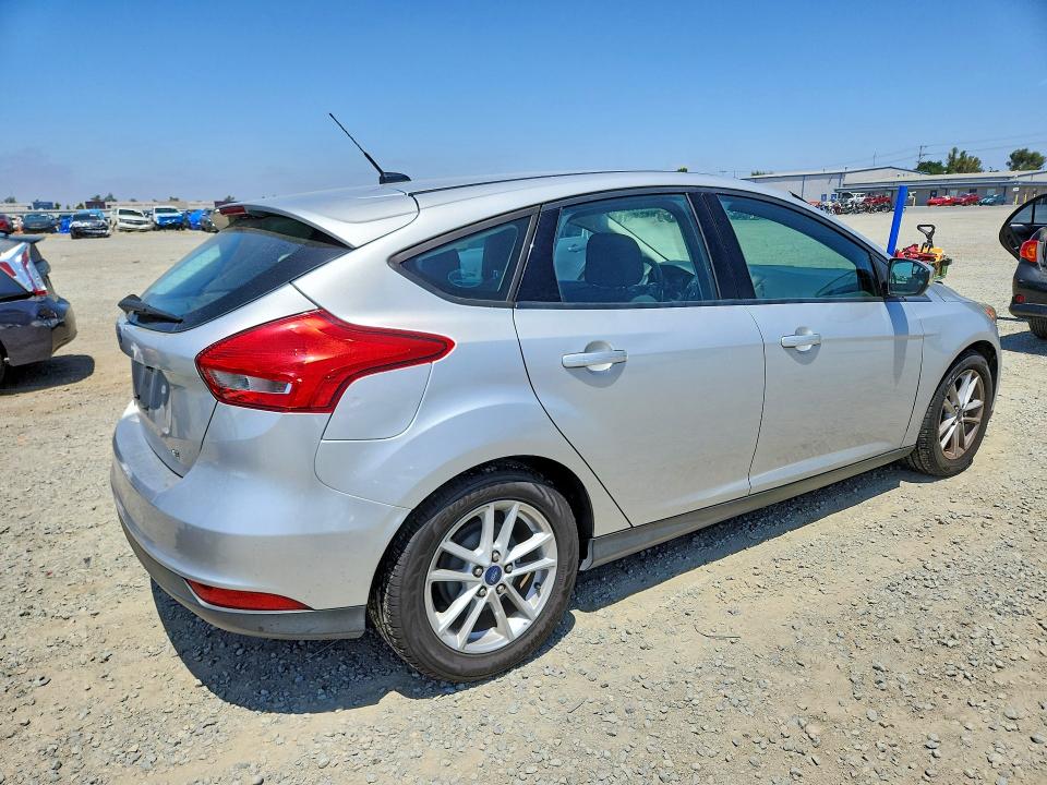 2015 Ford Focus VIN 1FADP3K28FL307295 COPART salvage auction — MINOR DENT/SCRATCHES, Ca - Dis/Dlr/Exp Only Clean Title, sold $425 on 2026-07-02 (photo 3)