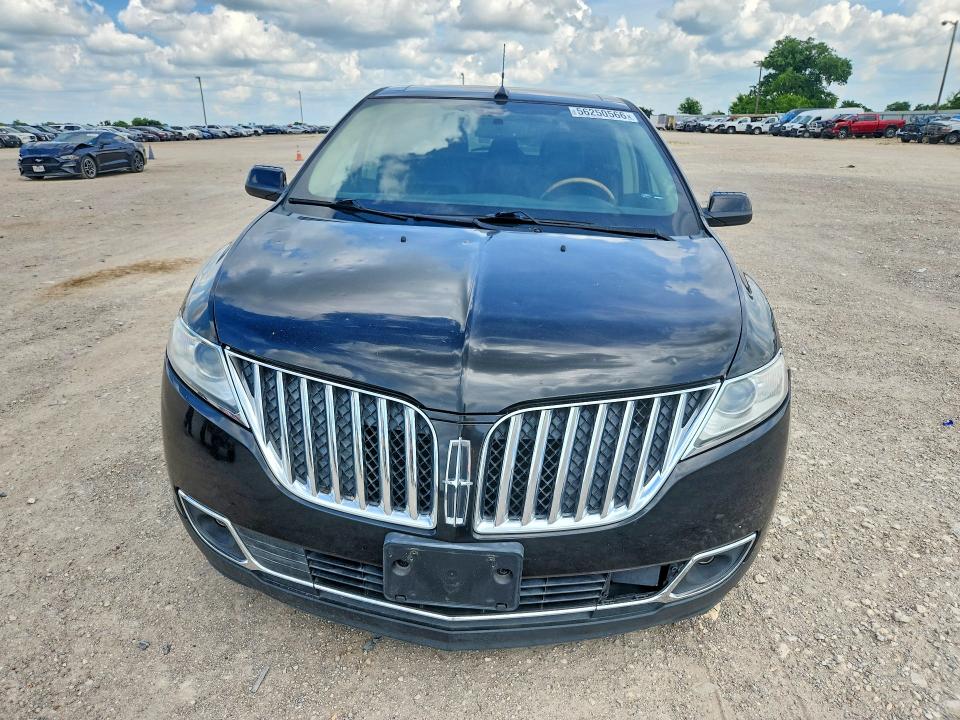 2011 Lincoln Mkx VIN 2LMDJ6JK9BBJ22889 COPART salvage auction — SIDE, Tx - Salvage Vehicle Title, sold $825 on 2026-07-08 (photo 5)