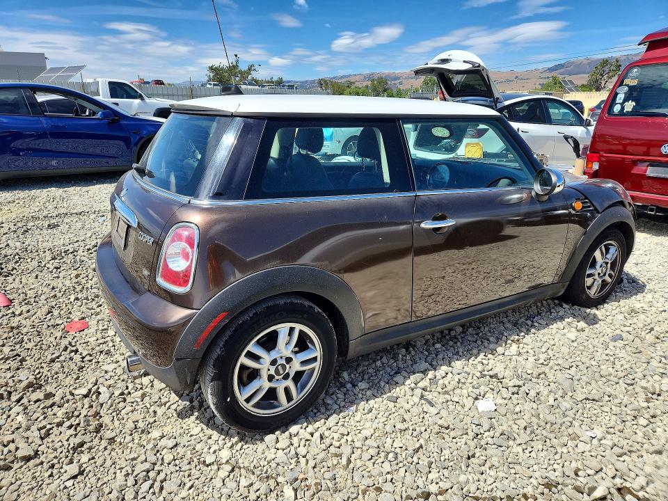 2011 Mini Cooper VIN WMWSU3C51BT091946 COPART salvage auction — FRONT END, CA - SALVAGE CERTIFICATE, sold $525 on 2026-07-28 (photo 3)
