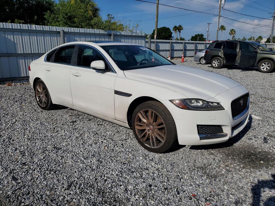 2016 Jaguar Xf VIN SAJBE4BV4GCY06332 COPART salvage auction — STRIPPED, Fl - Certificate Of Title, sold $3,050 on 2026-07-24 (photo 4)