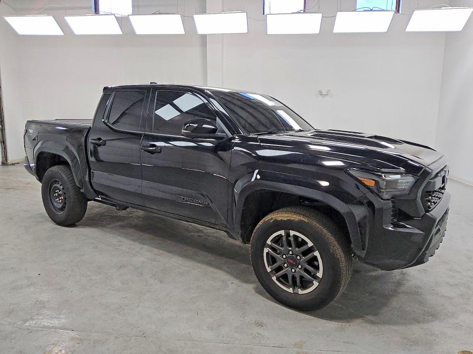 2025 Toyota Tacoma VIN 3TMLB5JN6SM096408 COPART salvage auction — NORMAL WEAR, In - Certificate Of Title, sold $12,700 on 2026-07-30 (photo 4)