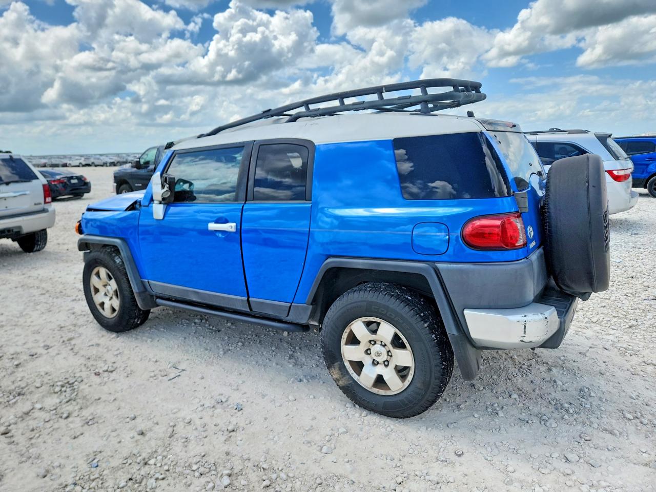 2007 Toyota FJ Cruiser VIN JTEZU11F770015198 COPART salvage auction — Front End, MT - CERTIFICATE OF TITLE, sold $3,100 on 2026-07-09 (photo 2)
