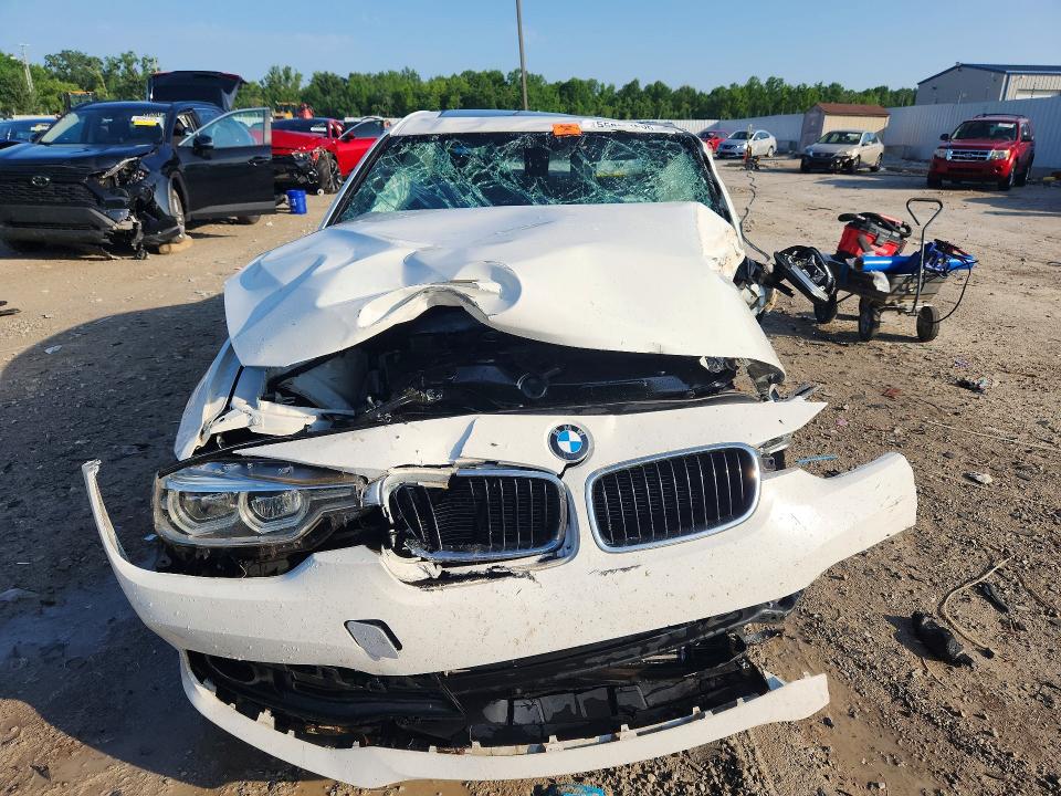 2018 BMW 3er VIN WBA8A3C56JA357524 COPART salvage auction — SIDE, Ky - Bill Of Sale/Part Only/No Titl, sold $100 on 2026-07-23 (photo 5)