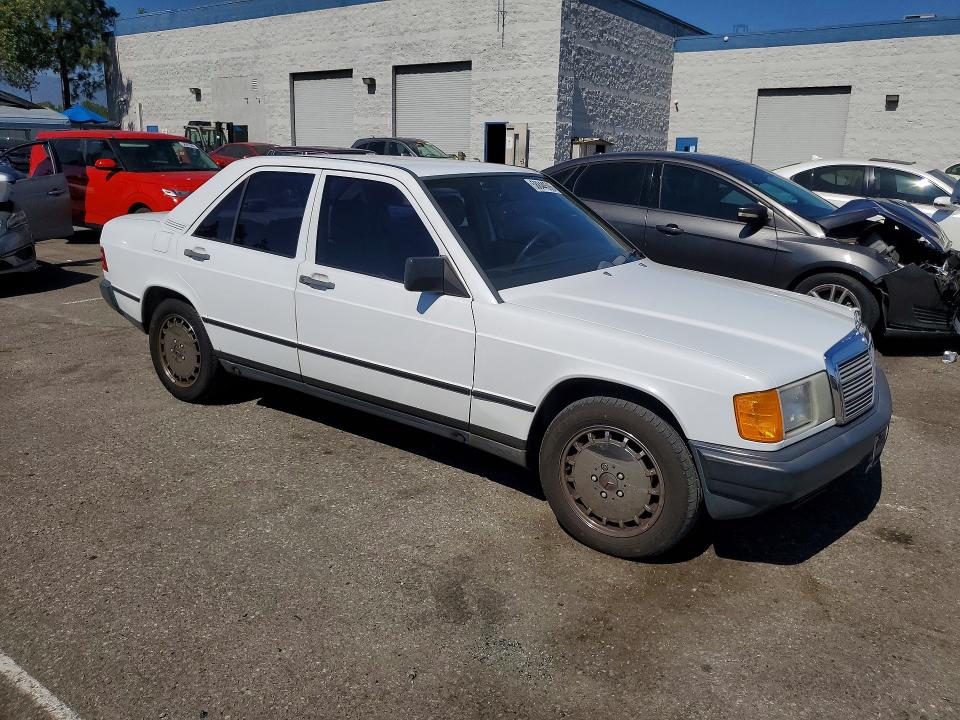 1988 Mercedes-benz 190 VIN WDBDB26D4JF455030 COPART salvage auction — NORMAL WEAR, CA - DIS/DLR/EXP ONLY CLEAN TITLE, sold $675 on 2026-07-09 (photo 4)