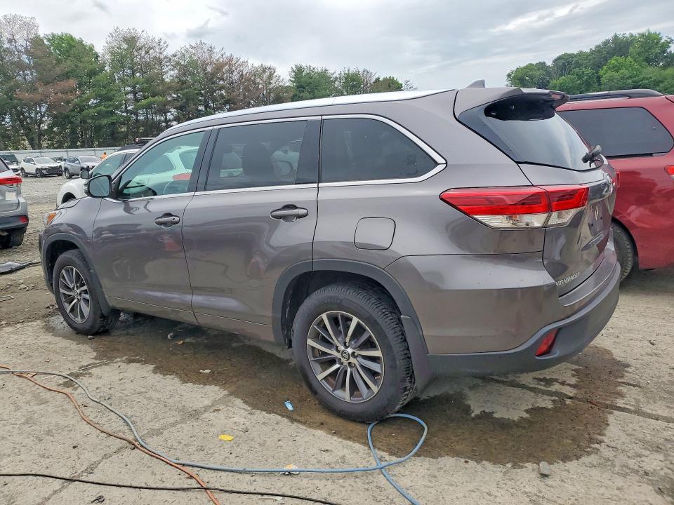 2017 Toyota VIN 5TDJZRFH2HS456991 COPART salvage auction — FRONT END, Nj - Cert Of Title-Salvage, sold $9,400 on 2026-07-22 (photo 2)