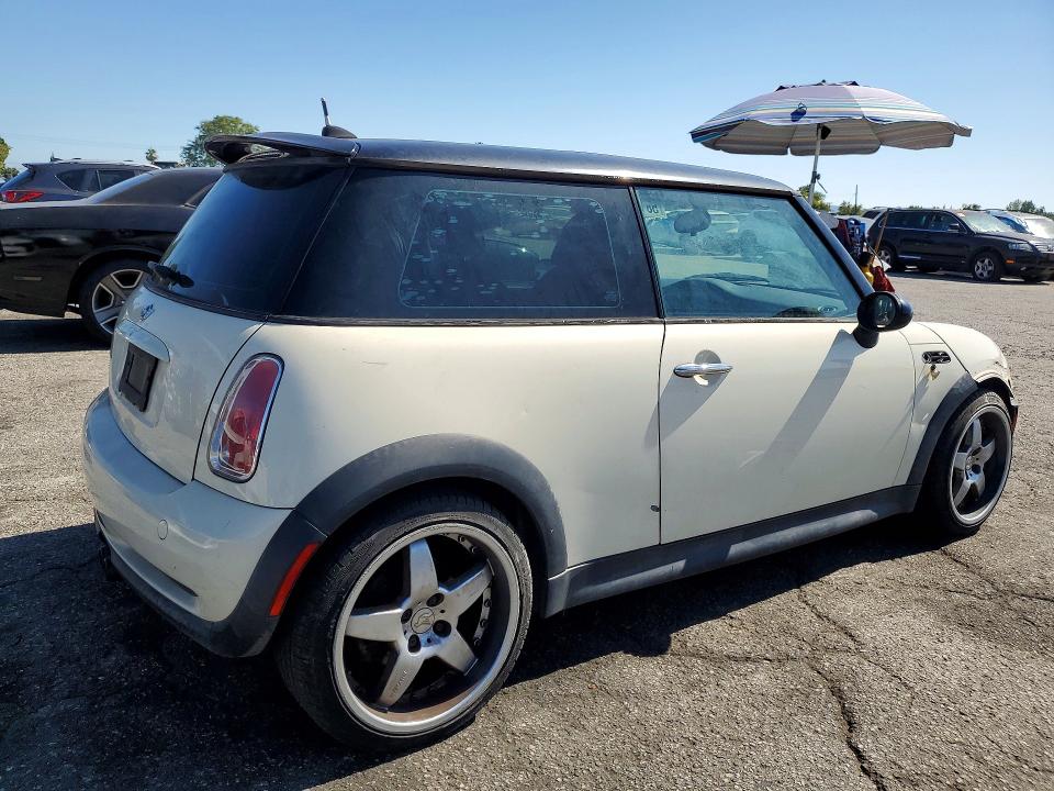 2005 Mini Cooper VIN WMWRE33505TG96981 COPART salvage auction — FRONT END, Ca - Dis/Dlr/Exp Only Clean Title, sold $250 on 2026-07-10 (photo 3)