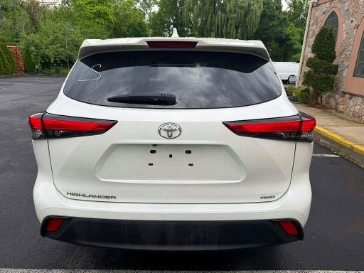 2020 Toyota Highlander VIN 5TDCZRBHXLS045636 COPART salvage auction — MINOR DENT/SCRATCHES, Nj - Certificate Of Title, sold $15,900 on 2026-09-02 (photo 5)