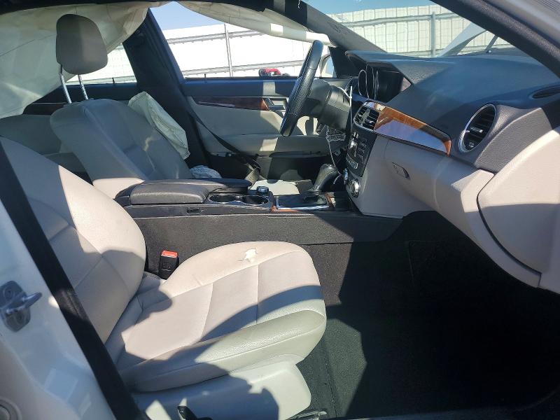 2012 Mercedes-benz C-klasse VIN WDDGF4HB1CA621942 COPART salvage auction — SIDE, Nc - Salvage Certificate Of Title, sold $1,400 on 2026-07-28 (photo 7)