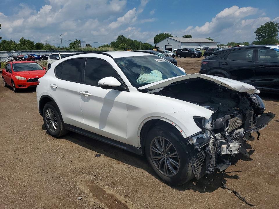 2022 Alfa romeo Stelvio VIN ZASPAKAN6N7D27526 COPART salvage auction — FRONT END, Oh - Cert Of Title-Salvage, sold $1,200 on 2026-07-30 (photo 4)