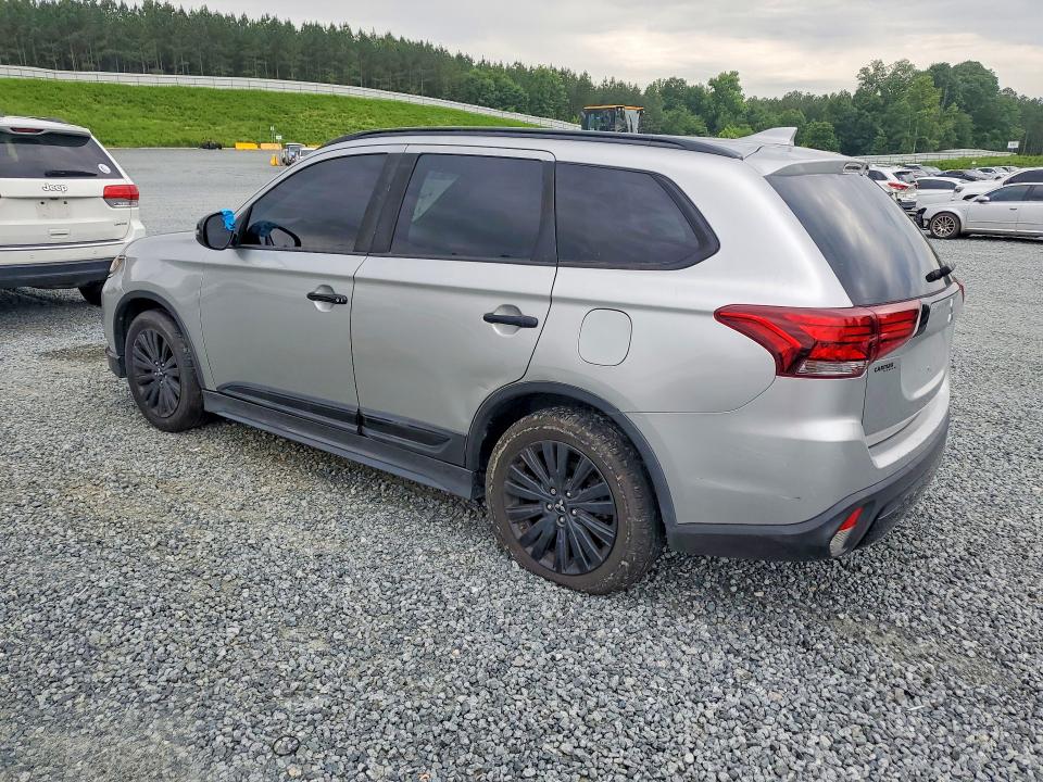 2020 Mitsubishi VIN JA4AD3A35LZ006857 COPART salvage auction — NORMAL WEAR, Sc - Dealer Only Clean Title (P), sold $4,400 on 2026-07-09 (photo 2)