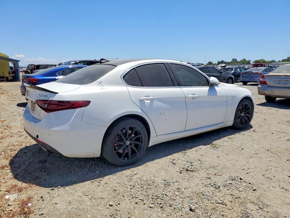 2017 Alfa romeo Giulia VIN ZARFAEBNXH7556175 COPART salvage auction — Burn Engine, CA - NON-REPAIRABLE VEHICLE CERT, sold $1,800 on 2026-08-18 (photo 3)