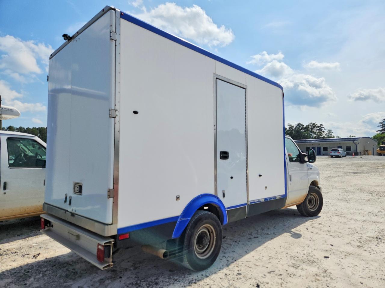 2023 Ford E-350 VIN 1FDWE3FK4PDD14769 COPART salvage auction — Minor Dent/Scratches, GA - CERTIFICATE OF TITLE, sold $8,600 on 2026-07-09 (photo 3)