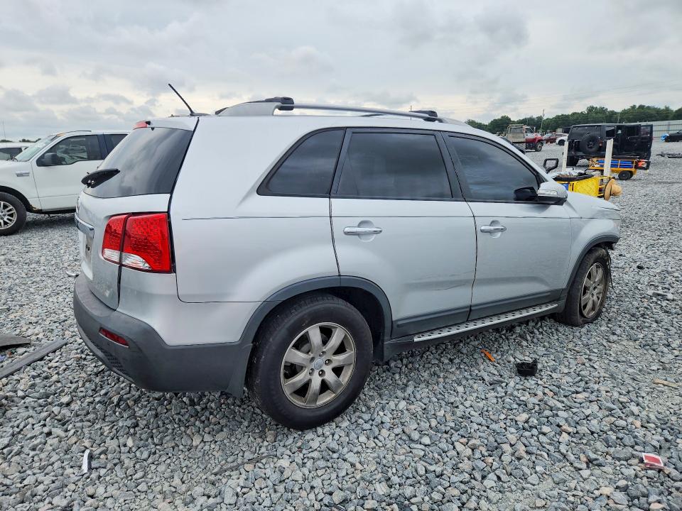 2012 Kia Sorento VIN 5XYKT3A61CG255307 COPART salvage auction — SIDE, Fl - Cert Of Title Slvg Rebuildable, sold $475 on 2026-07-07 (photo 3)