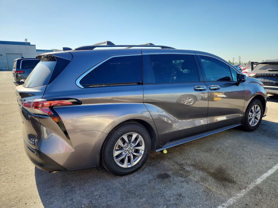 2022 Toyota Sienna VIN 5TDJRKEC4NS098012 COPART salvage auction — SIDE, CA - SALVAGE CERTIFICATE, sold $11,100 on 2026-07-23 (photo 3)