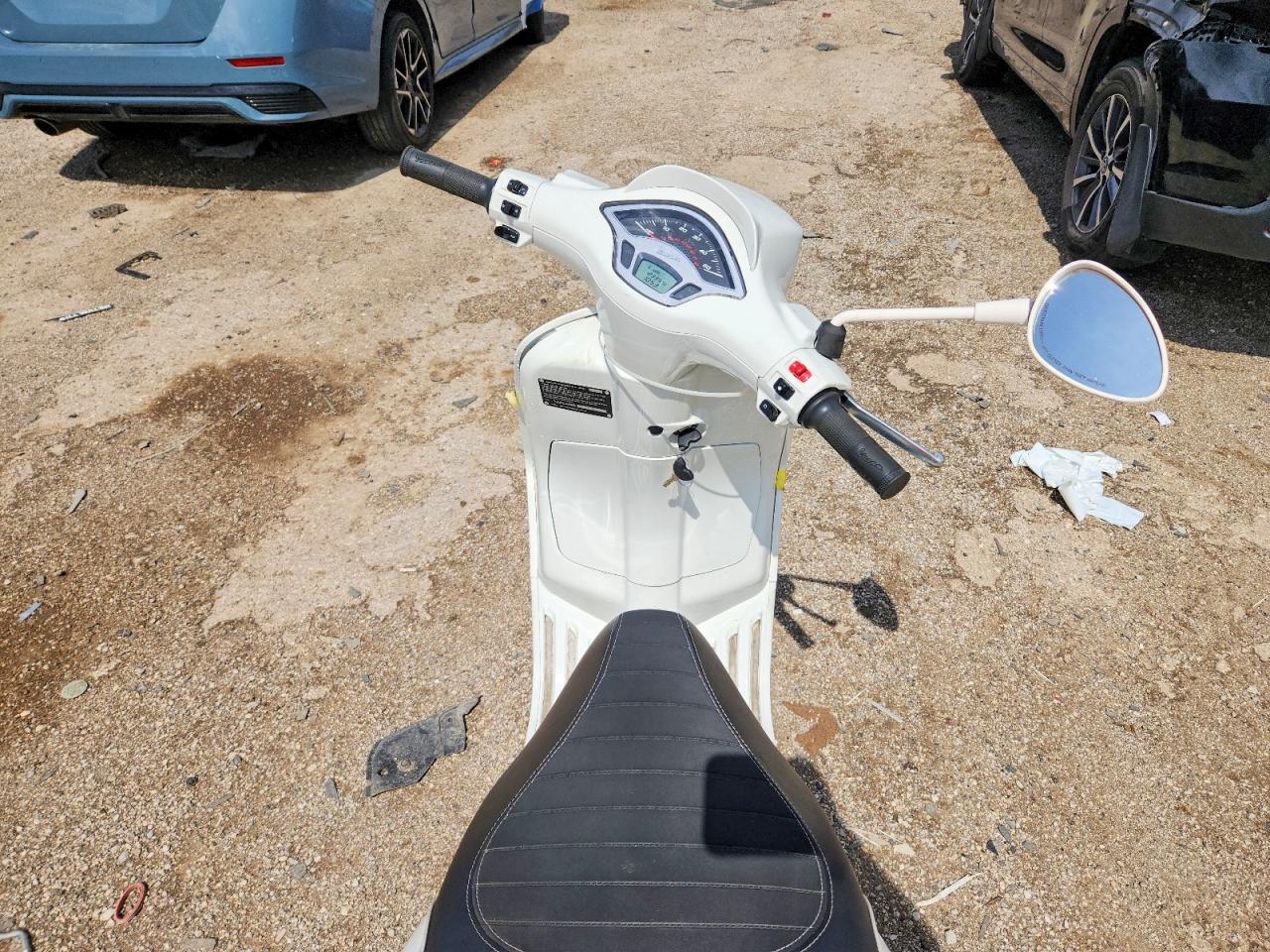 2023 Vespa PRIMAVERA/SPRINT VIN ZAPCA06BXP5202813 COPART salvage auction — Front End, IL - SALVAGE CERTIFICATE, sold $700 on 2026-07-09 (photo 6)