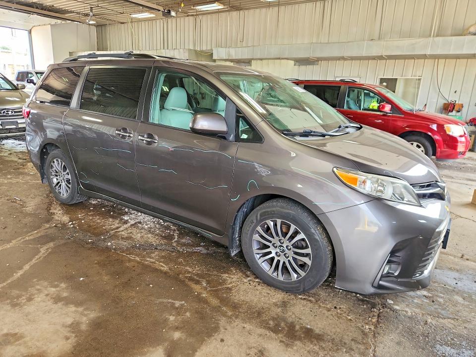 2019 Toyota Sienna VIN 5TDYZ3DC8KS984139 COPART salvage auction — FRONT END, Wi - Certificate Of Title, sold $15,200 on 2026-07-06 (photo 4)