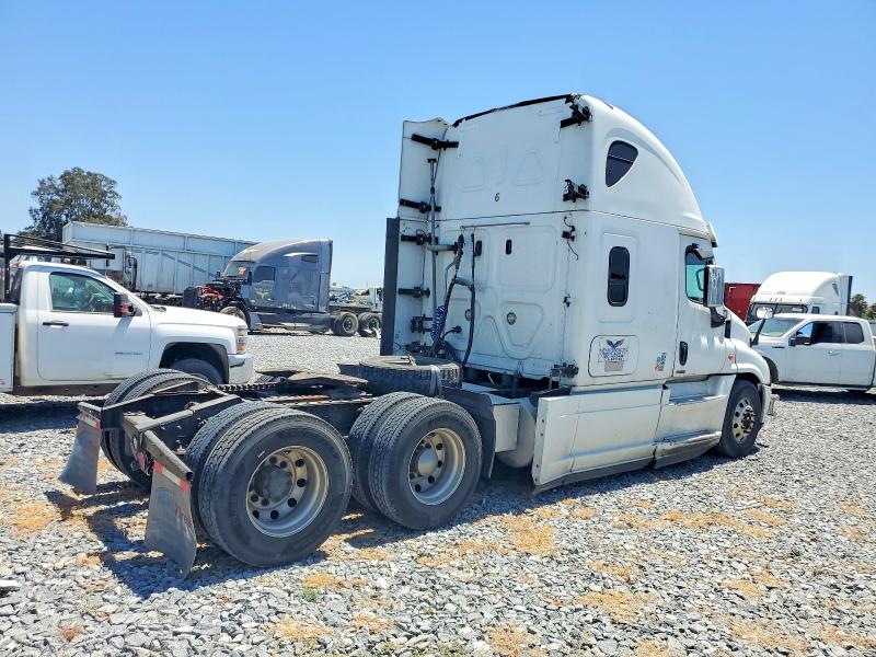 2018 Freightliner Cascadia 125 VIN 1FUJGLDR5JLJC9625 COPART salvage auction — SIDE, VA - DIS/DLR/EXP ONLY CLEAN TITLE, sold $5,400 on 2026-07-09 (photo 4)