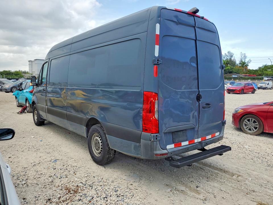 2019 Mercedes-benz VIN WD4PF1CD6KP137042 COPART salvage auction — MINOR DENT/SCRATCHES, Fl - Certificate Of Title, sold $12,000 on 2026-07-29 (photo 2)