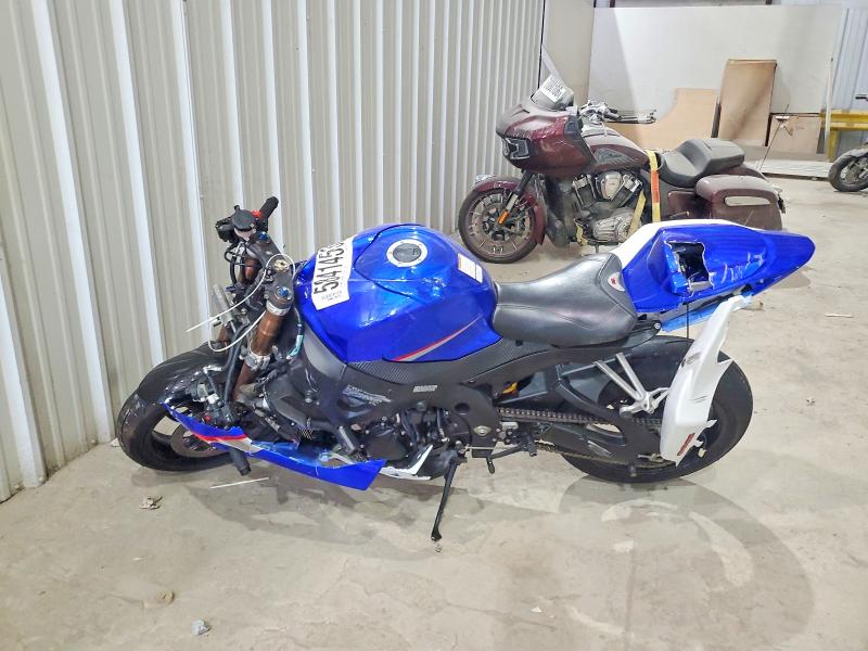 2007 Suzuki Gsx-r1000 VIN JS1GT77A672106071 COPART salvage auction — ROLLOVER, KY - BILL OF SALE/PART ONLY/NO TITL, sold $2,900 on 2026-07-15 (photo 3)