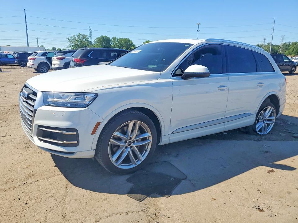 2017 Audi Q7 VIN WA1VAAF72HD004997 — COPART salvage auction photo