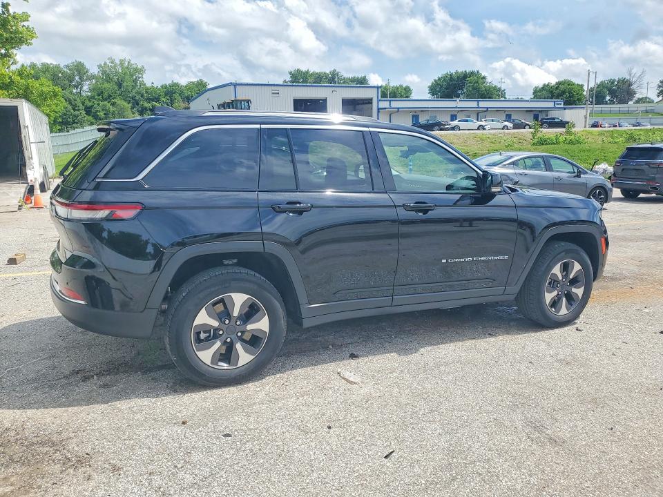 2022 Jeep Grand cherokee VIN 1C4RJYB69N8721382 COPART salvage auction — MINOR DENT/SCRATCHES, Mo - Certificate Of Title, sold $19,300 on 2026-07-02 (photo 3)