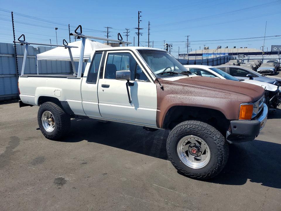 1987 Toyota Pickup VIN JT4RN67D9H5048051 COPART salvage auction — MINOR DENT/SCRATCHES, Ca - Dis/Dlr/Exp Only Clean Title, sold $7,200 on 2026-08-12 (photo 4)