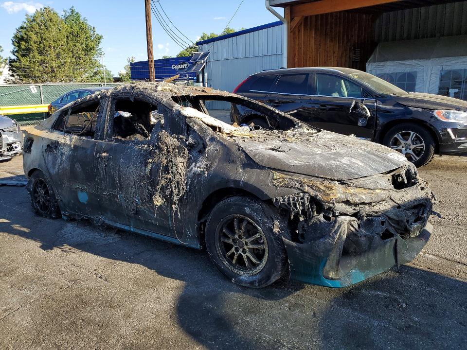 2017 Toyota Prius prime VIN JTDKARFP8H3039704 COPART salvage auction — BURN, CO - BILL OF SALE-PARTS ONLY, sold $250 on 2026-07-09 (photo 4)
