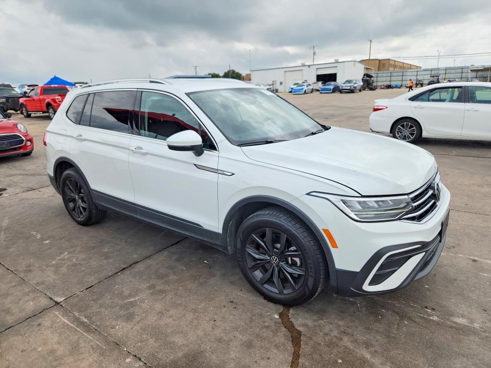 2024 Volkswagen VIN 3VV3B7AX4RM067854 COPART salvage auction — SIDE, Tx - Salvage Vehicle Title, sold $7,900 on 2026-07-30 (photo 4)