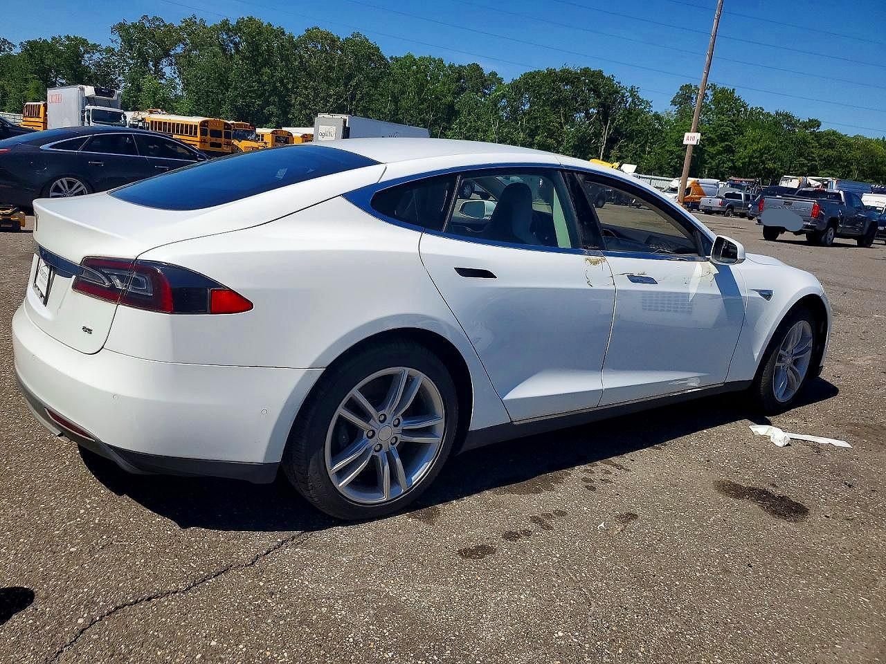 2014 Tesla Model s VIN 5YJSA1H1XEFP55657 COPART salvage auction — Stripped, PA - CERT OF TITLE (P), sold $3,250 on 2026-09-18 (photo 3)